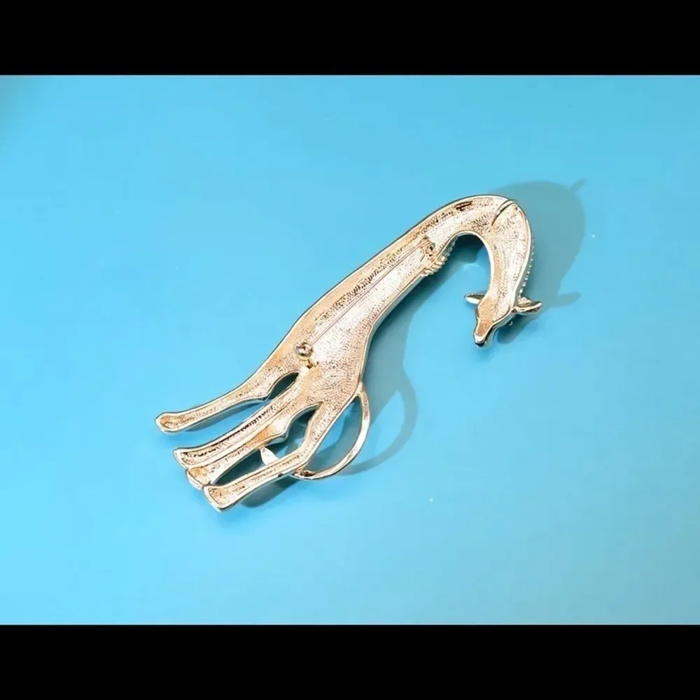 GIRAFFE, ENAMEL, BROOCH OR NECKLACE‎